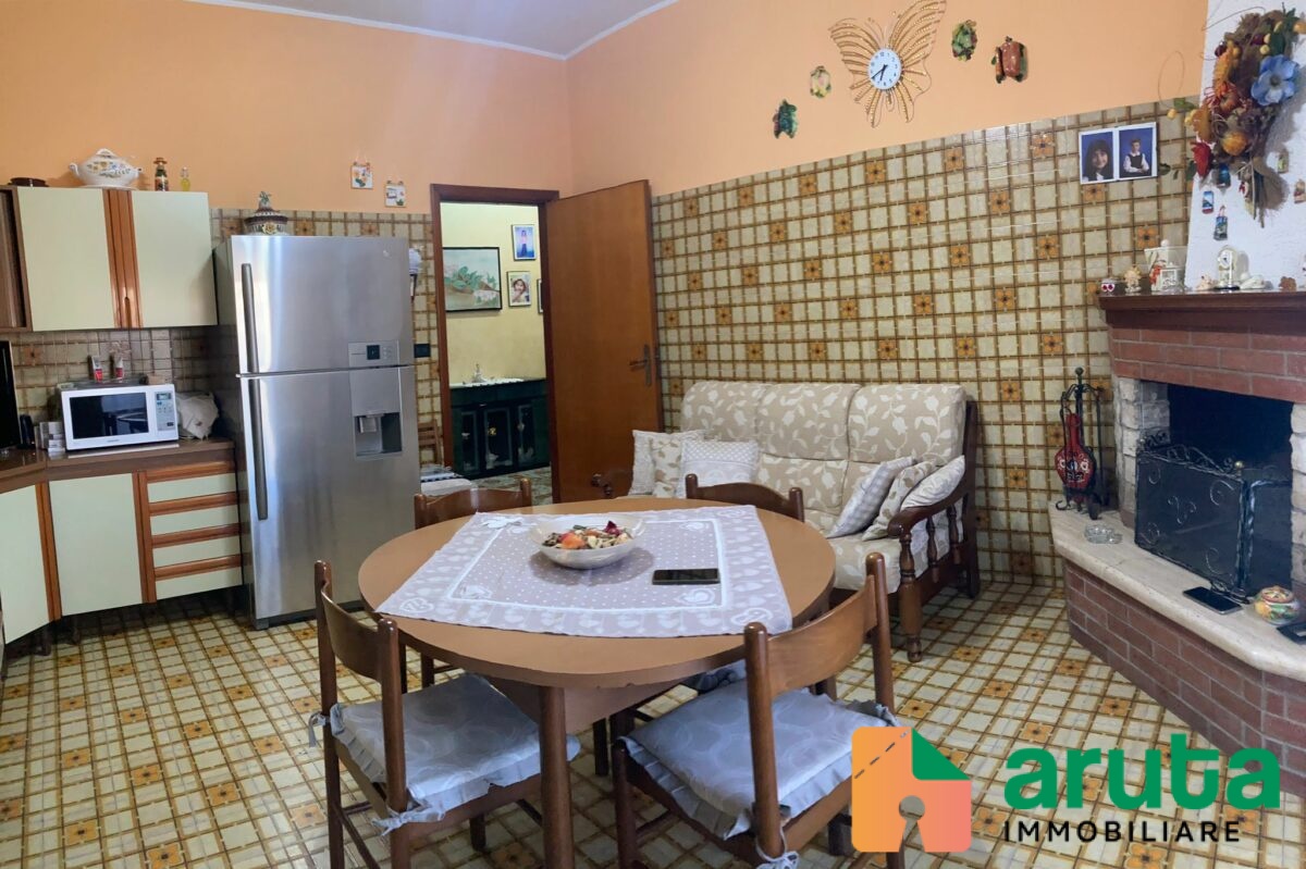 Pachino - Via Francesco Caruso (99)