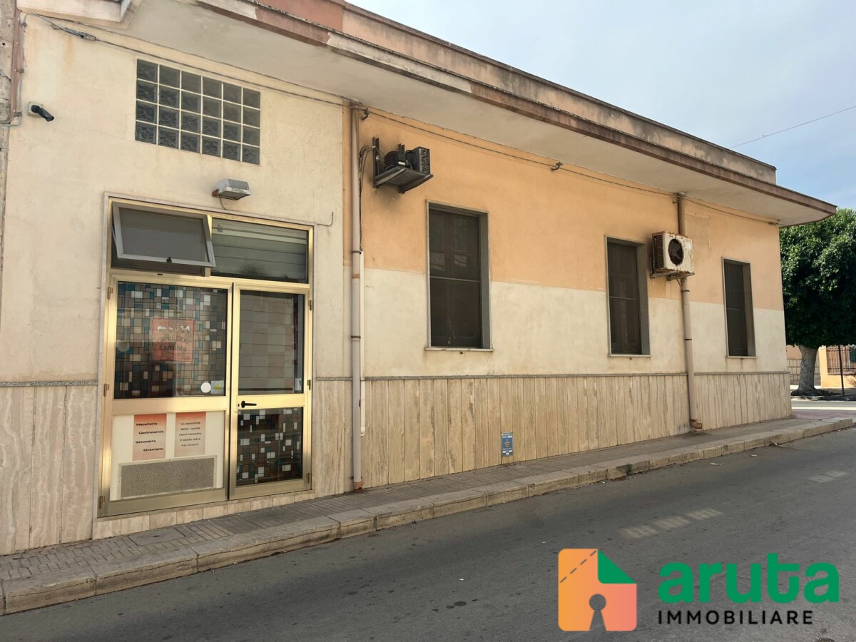 Pachino - Via Pascoli angolo via dei Ciclamini (17)