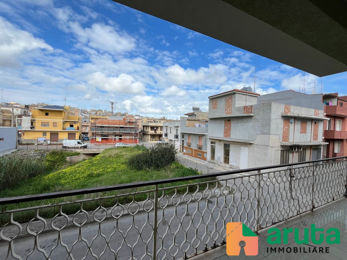 Pachino - Piazzale Nenni (16)