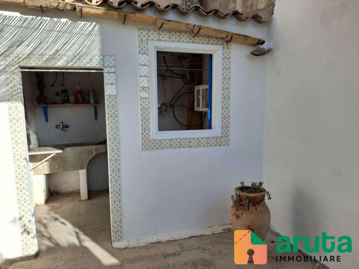 Pachino - Via Cassar Scalia (39)