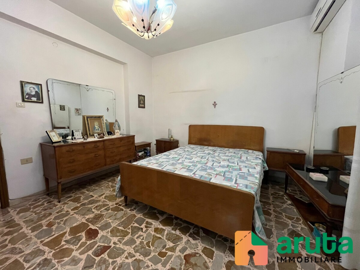 Noto - Via Ugo Lago (38)